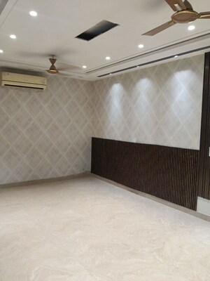 Room in 6+ BHK Independent House at RWA Apartments Sector 40, Sector 40 – for Rent