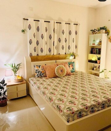 Bedroom in 3 BHK Apartment at Sheth Beaumonte, Sion East – for Rent