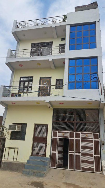 6+ BHK + Servant Room Independent House For Sale in Kulesara Noida