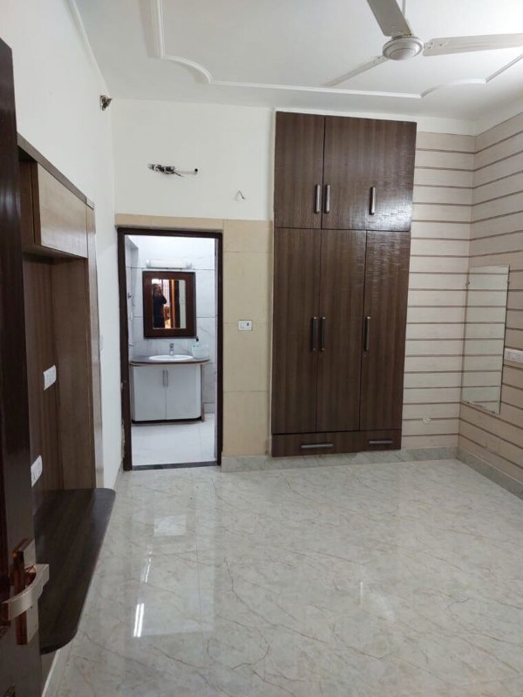Room, tagore garden 3 Bedroom 2500 Sq.Ft. Builder Floor In Tagore Garden Delhi 9923624