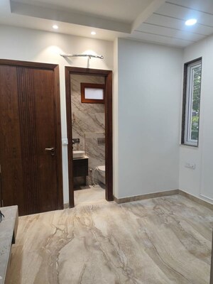 Room in 3 BHK Builder Floor at Pitampura – for Sale