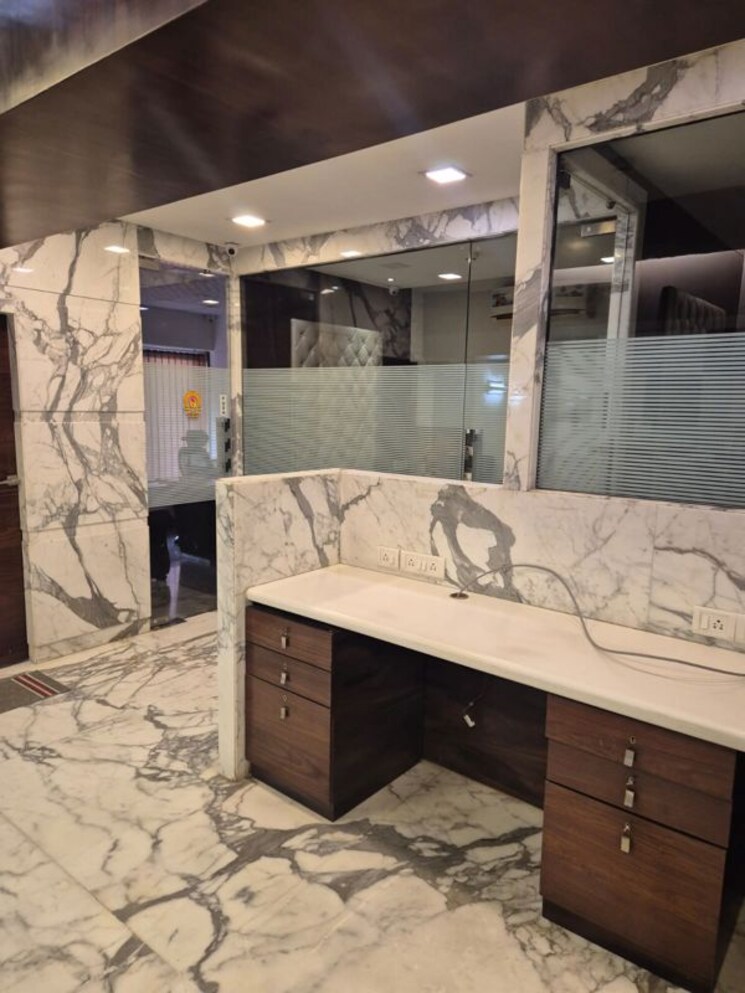 Common Area, andheri west Commercial Office Space 3000 Sq.Ft. In Andheri West Mumbai 9923647