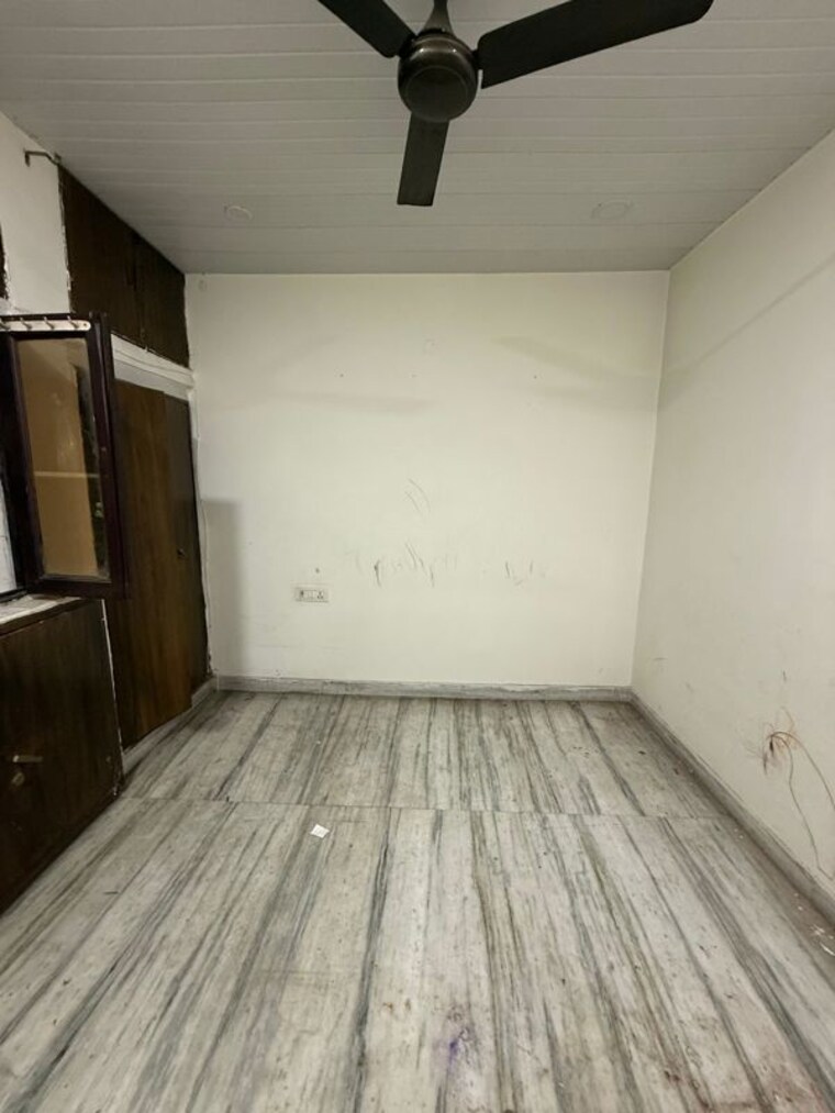 Room, paschim vihar 2 Bedroom 1200 Sq.Ft. Apartment In Paschim Vihar Delhi 9923653