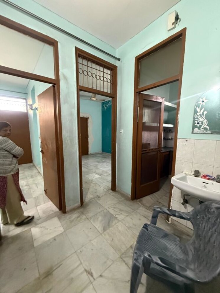  Parking, paschim vihar 2 Bedroom 1150 Sq.Ft. Builder Floor In Paschim Vihar Delhi 9923669