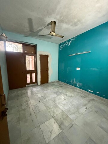 Room in 2 BHK Builder Floor at Paschim Vihar – for Rent