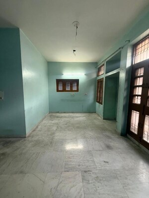 Room in 2 BHK Builder Floor at Paschim Vihar – for Rent