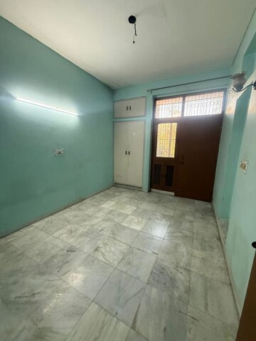 Room in 2 BHK Builder Floor at Paschim Vihar – for Rent