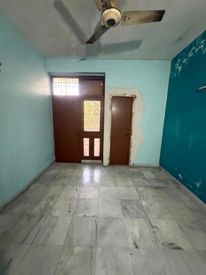 Room in 2 BHK Builder Floor at Paschim Vihar – for Rent