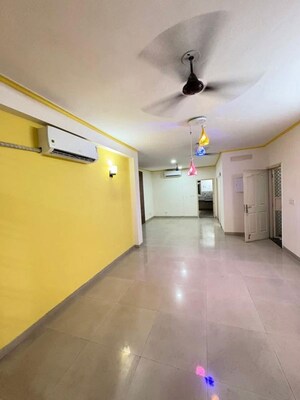Room in 6+ BHK Independent House at Pitampura – for Sale