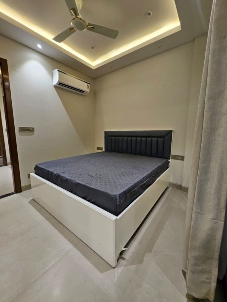 Bedroom, shalimar bagh 6+ Bedroom 1000 Sq.Ft. Independent House In Shalimar Bagh Delhi 9923680