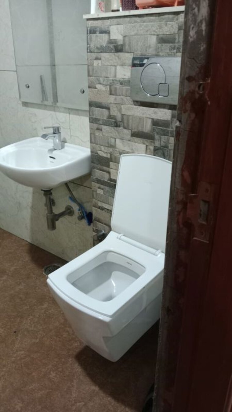 Bathroom, nk-sharma-savitry-greens-2 3 Bedroom 1600 Sq.Ft. Builder Floor In Ghazipur Zirakpur 9923688