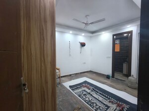 Bedroom in 6+ BHK Independent House at Shalimar Bagh – for Sale