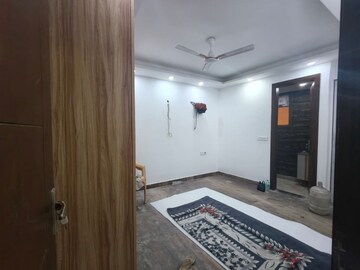 Bedroom in 6+ BHK Independent House at Shalimar Bagh – for Sale