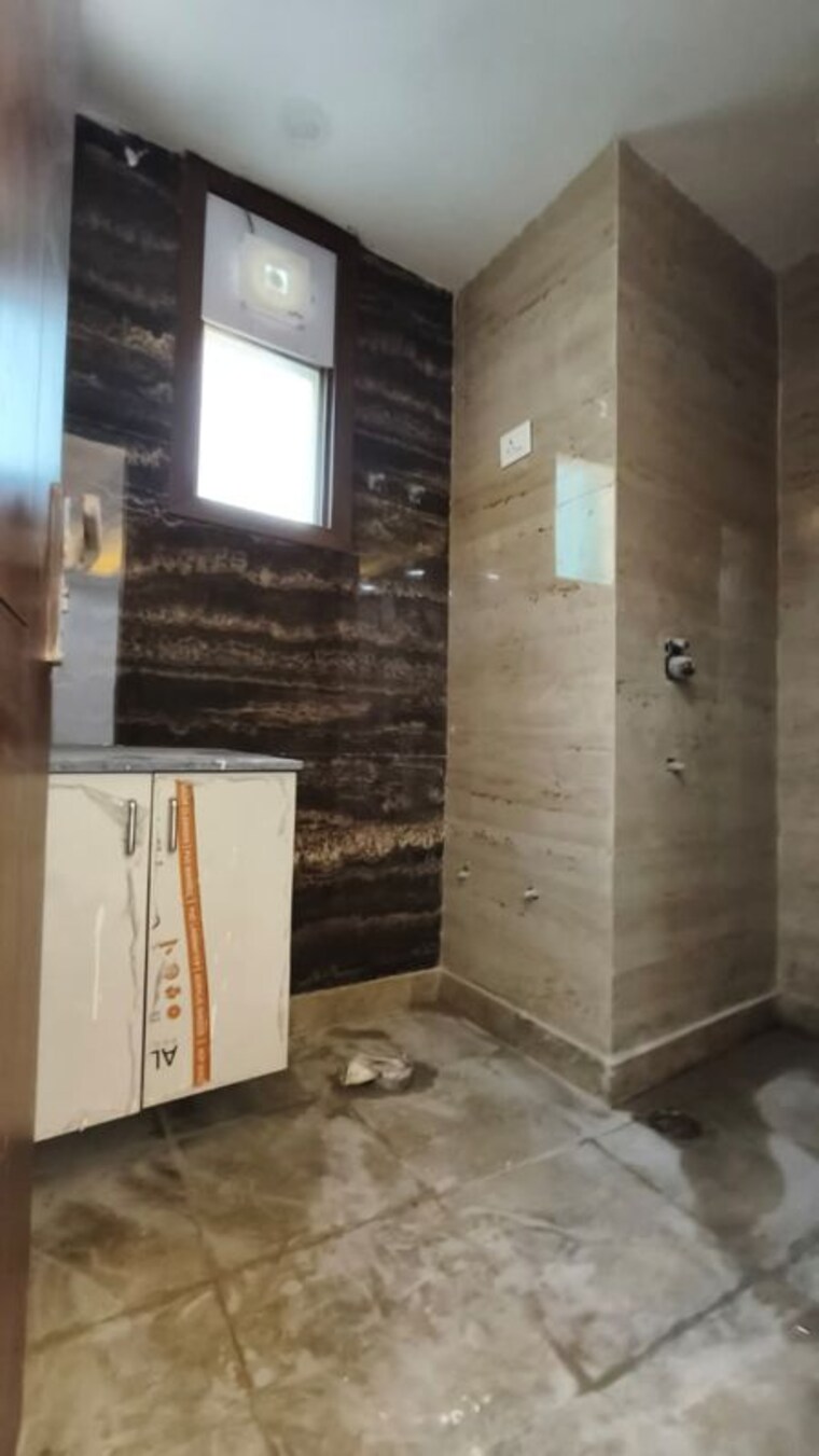 Bathroom, shalimar bagh 6+ Bedroom 840 Sq.Ft. Independent House In Shalimar Bagh Delhi 9923701