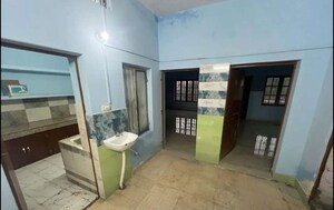 Parking in 2 BHK Apartment at Hazratganj – for Rent