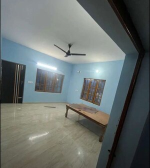 Room in 2 BHK Apartment at Hazratganj – for Rent
