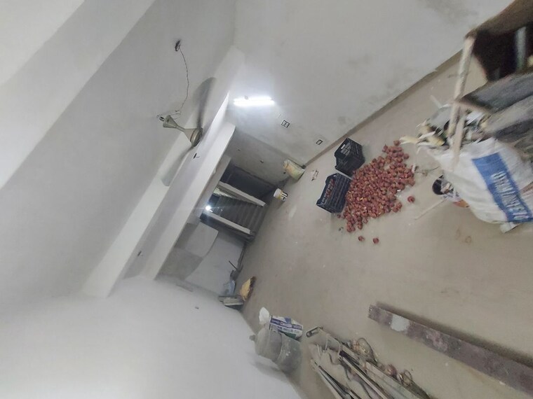 undefined, new ashok nagar Commercial Showroom 1100 Sq.Ft. In New Ashok Nagar Delhi 9923755