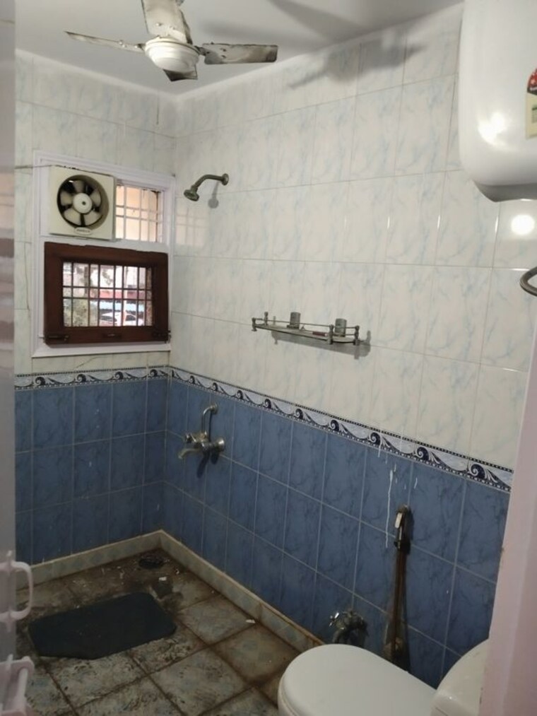 Bathroom, sector 21c 3 Bedroom 1450 Sq.Ft. Apartment In Sector 21c Faridabad 9884294