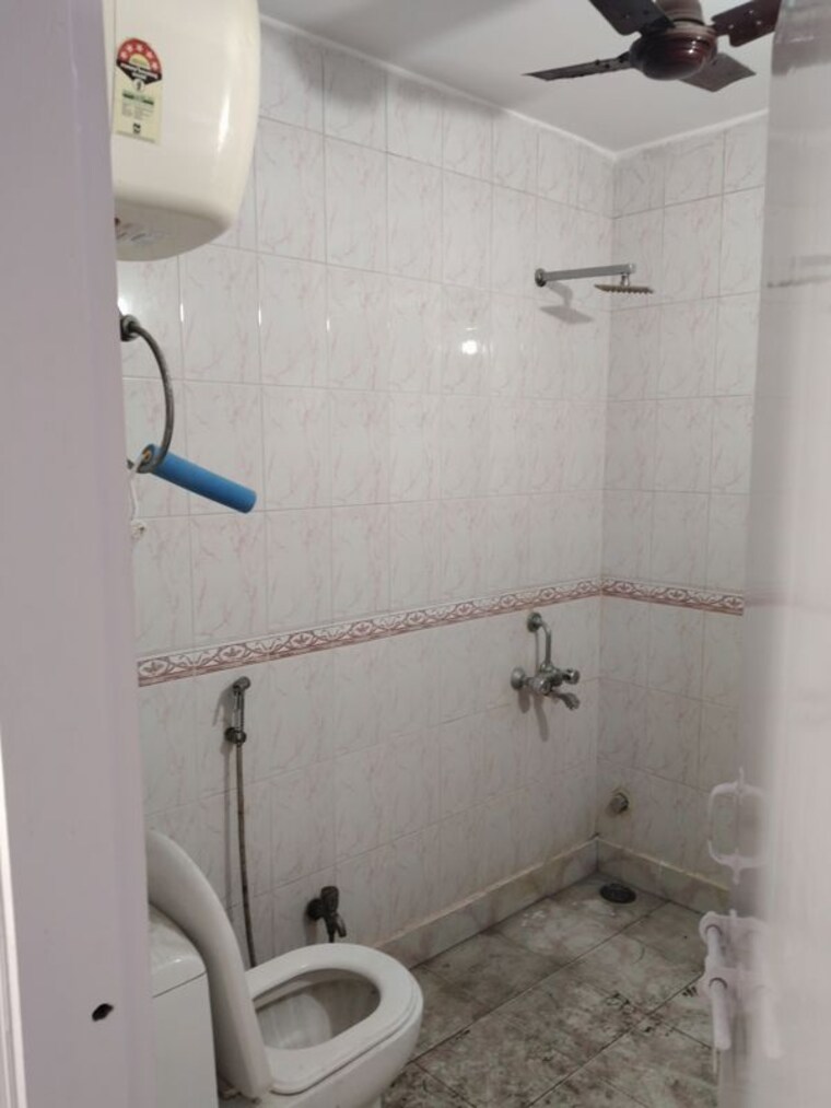Bathroom, sector 21c 3 Bedroom 1450 Sq.Ft. Apartment In Sector 21c Faridabad 9884294