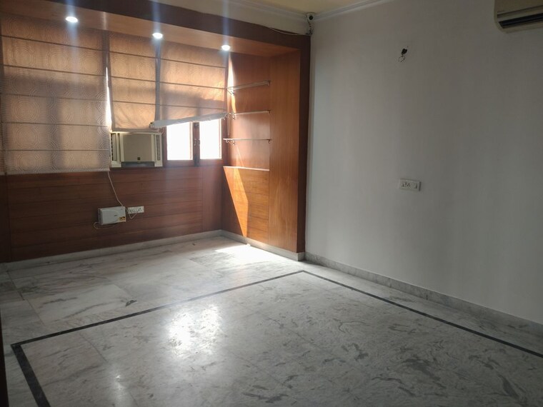 Room, sector 21c 3 Bedroom 1450 Sq.Ft. Apartment In Sector 21c Faridabad 9263997