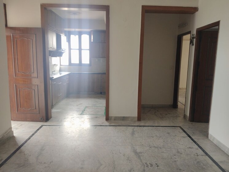 Room, sector 21c 3 Bedroom 1450 Sq.Ft. Apartment In Sector 21c Faridabad 9263997