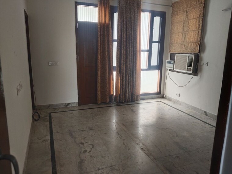 Room, sector 21c 3 Bedroom 1450 Sq.Ft. Apartment In Sector 21c Faridabad 9263997