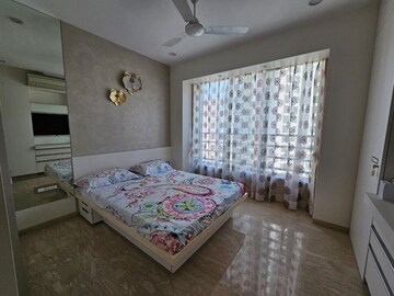 Bedroom in 2.5 BHK Apartment at Oberoi Springs, Andheri West – for Rent