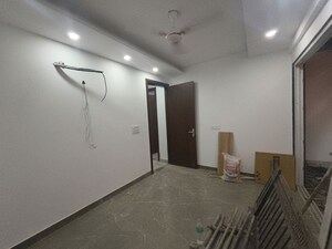 Room in 2 BHK Apartment at Pitampura – for Sale