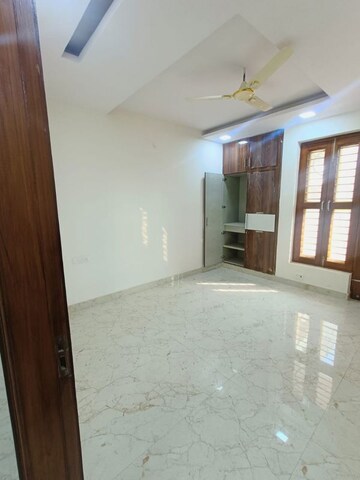 Room in 3 BHK Builder Floor at Fidato Honour Homes, Sector 89 – for Sale