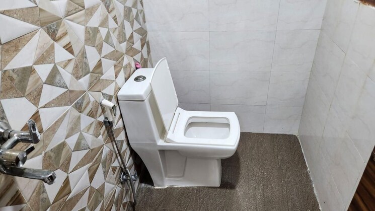 Bathroom, lr-bluemoon-homes 4 Bedroom 1925 Sq.Ft. Apartment In Raj Nagar Extension Ghaziabad 9923825