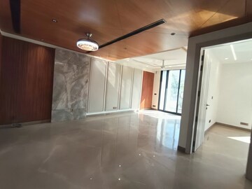 Room in 4 BHK Builder Floor at Dlf Phase I – for Sale