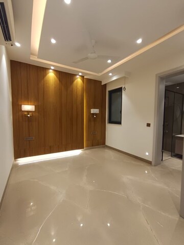 Room in 4 BHK Builder Floor at Dlf Phase I – for Sale
