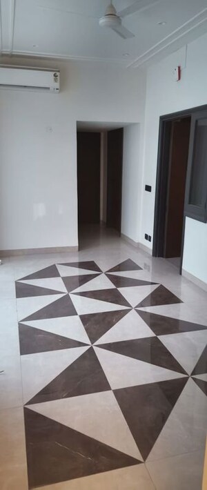 Room in 3 BHK Independent House at Greater Kailash ii – for Rent