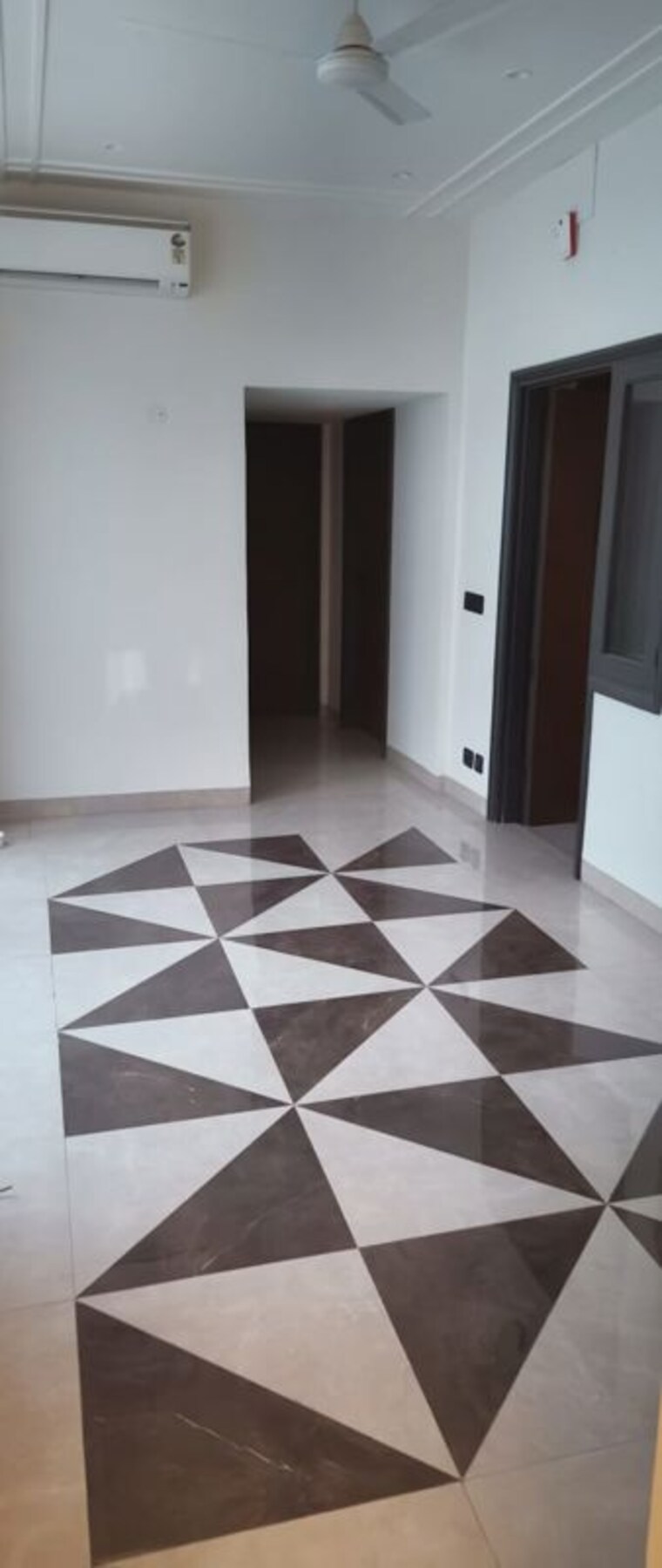 Room, greater kailash ii 3 Bedroom 255 Sq.Yd. Independent House In Greater Kailash ii Delhi 9923846