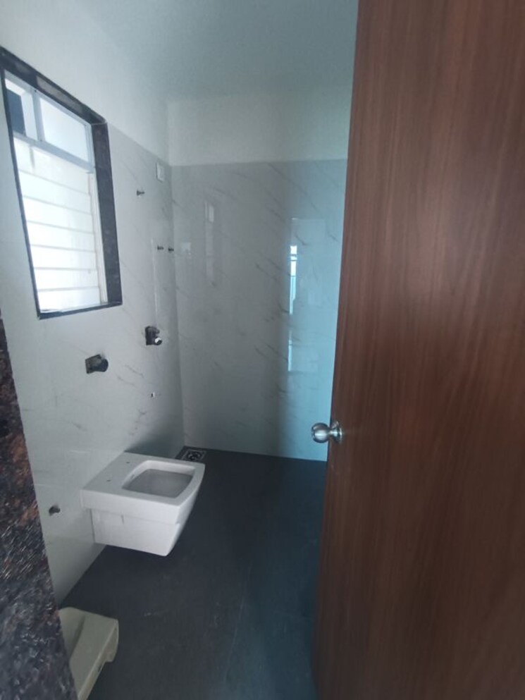 Bathroom, dgs-sheetal-usha 1 Bedroom 700 Sq.Ft. Apartment In Malad West Mumbai 9923857