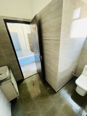 Attached Bathroom in 1 BHK Builder Floor at Sector 52 – for Rent