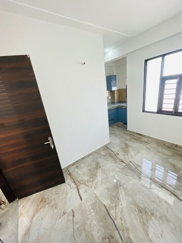Room in 1 BHK Builder Floor at Sector 52 – for Rent