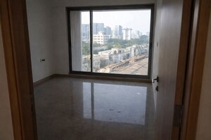 Room in 3 BHK Apartment at Lotus Aurus, Andheri West – for Rent