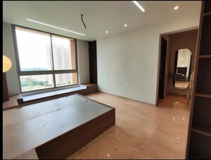 Room in 4 BHK Apartment at Hiranandani Lake Enclave Glendale, Thane West – for Rent