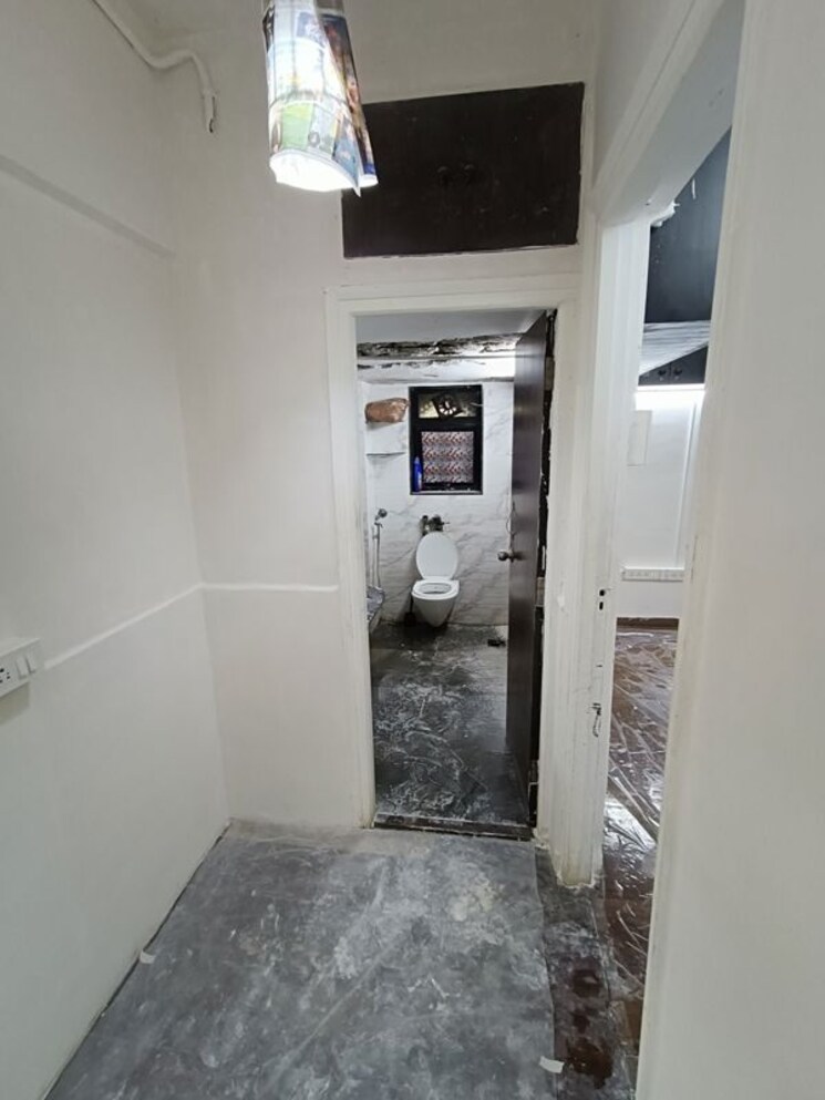 Bathroom, gulmohar-garden-chs 2 Bedroom 1000 Sq.Ft. Apartment In Versova Mumbai 9923916