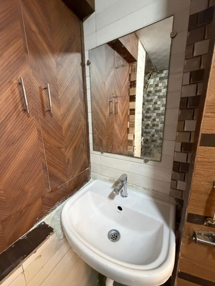 Bathroom, sector 55 2 Bedroom 2250 Sq.Ft. Independent House In Sector 55 Noida 9923926