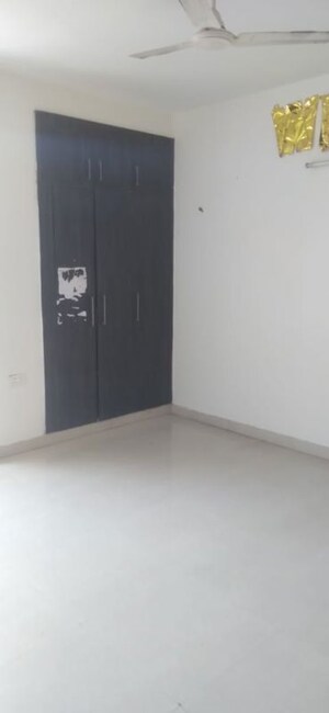 Room in 3 BHK Builder Floor at Omaxe Silver Birch, North Mullanpur – for Rent