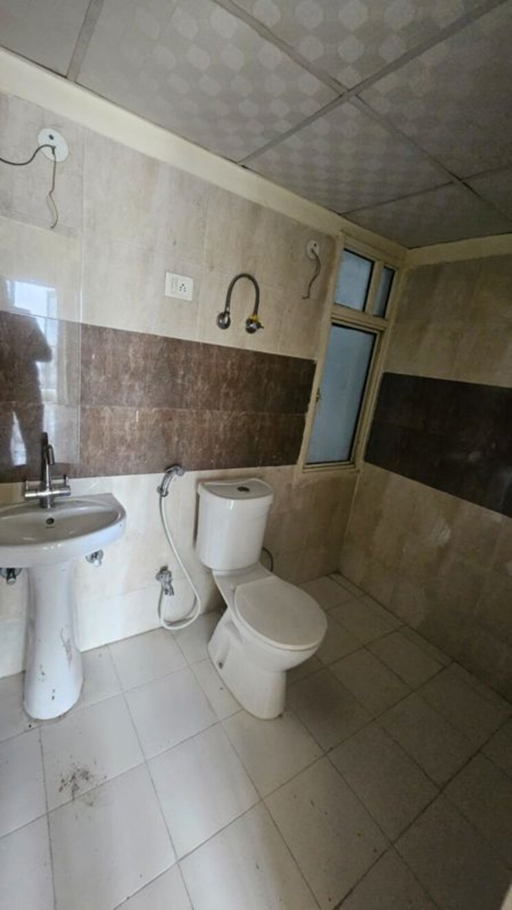 Bathroom, arv-park 2 Bedroom 1200 Sq.Ft. Apartment In Sector 63 Noida 9923944