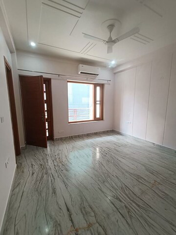 Bedroom in 3 BHK Builder Floor at Uday Arden 45, Sector 45 – for Rent