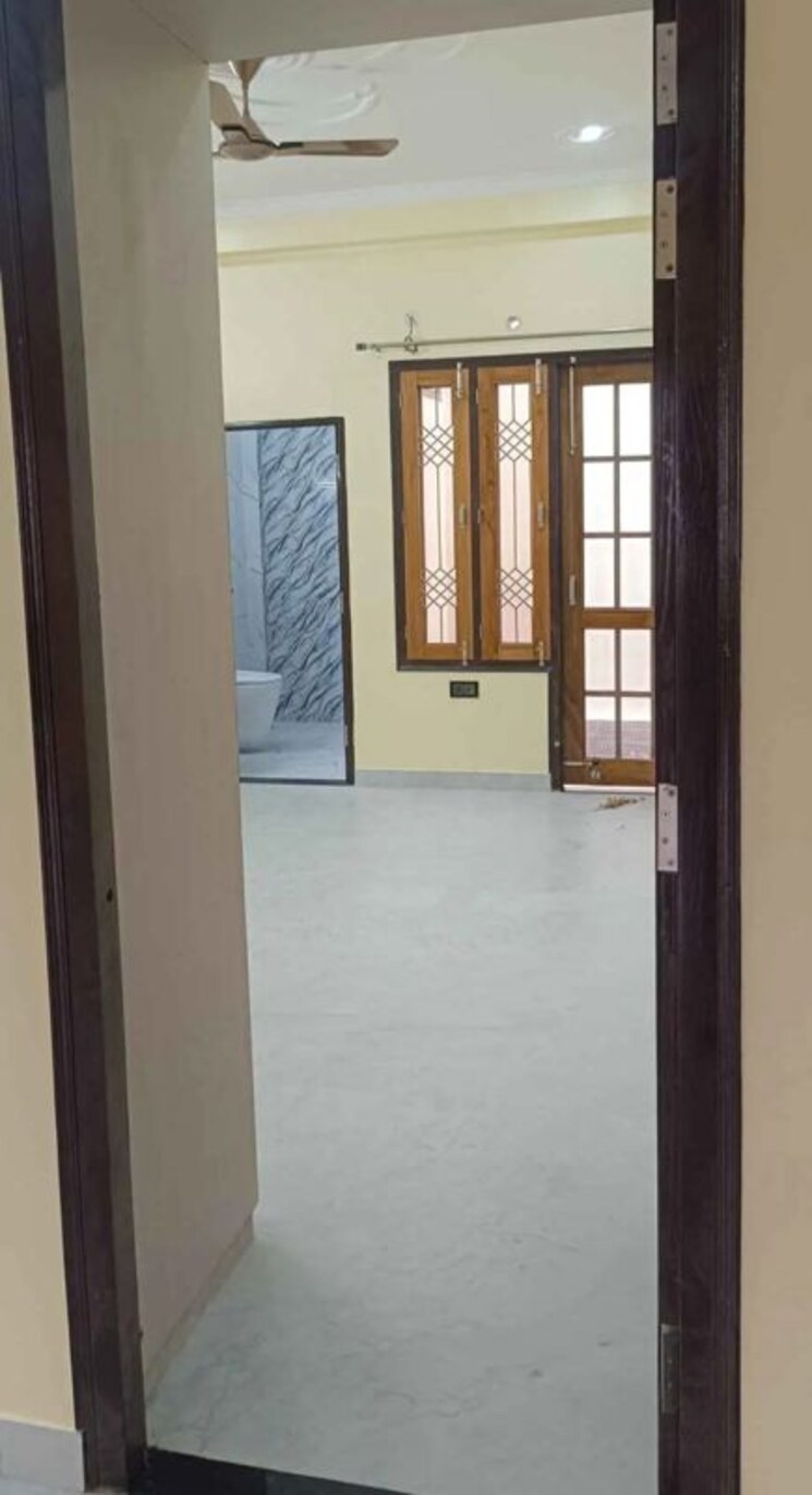 Room, gomti nagar 3 Bedroom 1300 Sq.Ft. Apartment In Gomti Nagar Lucknow 9923971