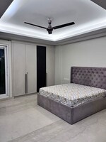 3 BHK + Pooja Room,Servant Room 215 Sq.Yd. Builder Floor in DLF Phase II