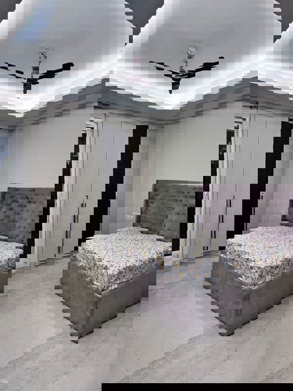 3 BHK + Pooja Room,Servant Room Builder Floor For Rent in DLF Phase II