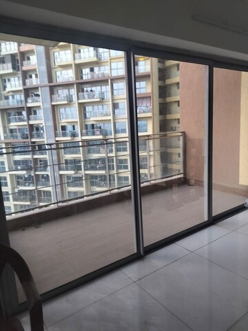 Room in 4 BHK Apartment at Amanora Adreno Towers, Hadapsar – for Rent