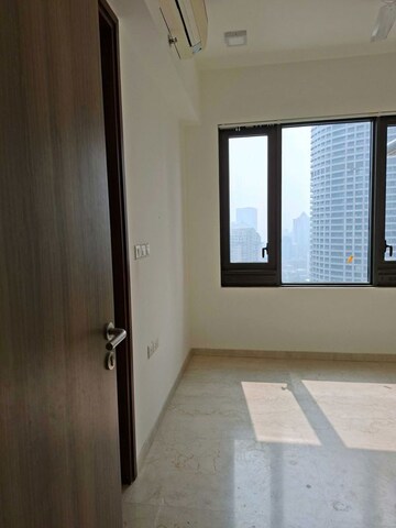 Room in 2 BHK Apartment at Lodha The Park, Worli – for Rent