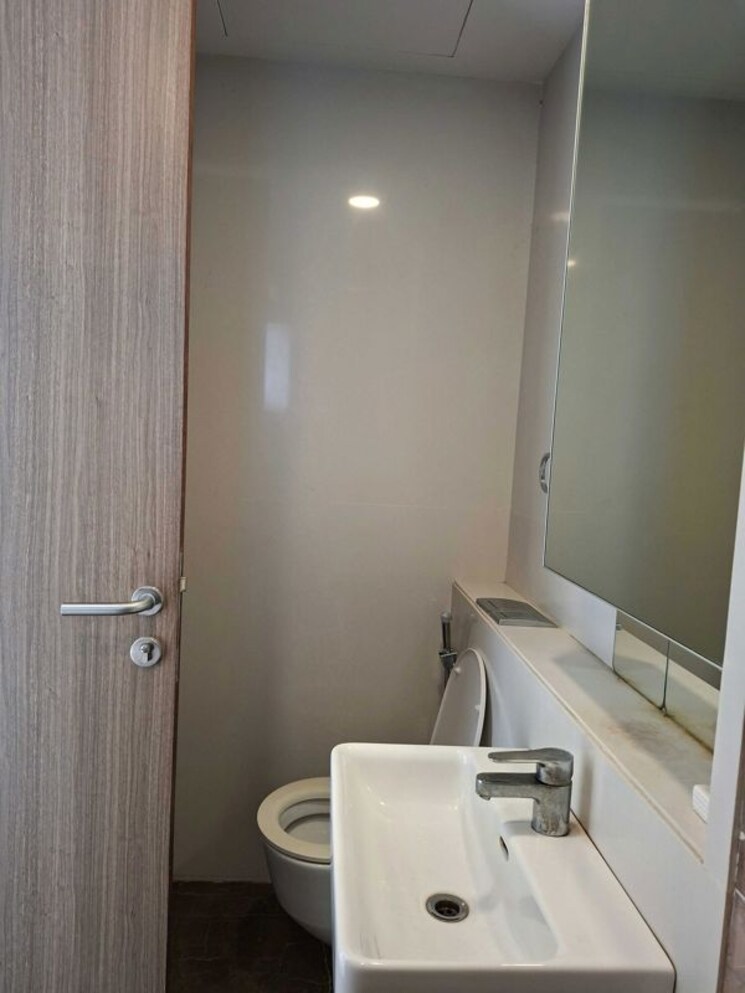 Bathroom, lodha-the-park 2 Bedroom 890 Sq.Ft. Apartment In Worli Mumbai 9924029